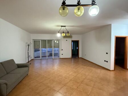 Shitet Apartament 3+1+2 Bosh Tek Kodra e Diellit