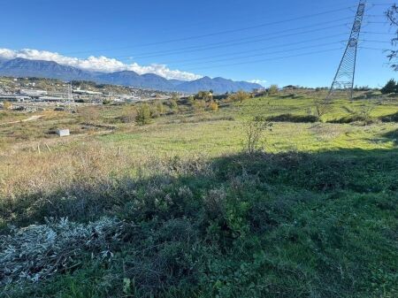 SHESIM TOKE 4000 M2, NE AUTOSTRADE TR-DRR TE UNIVERS REKLAMA