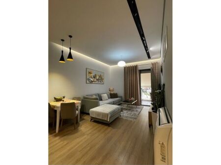 Jepet me qira apartament 1+1 tek Kompleksi Delijorgji .