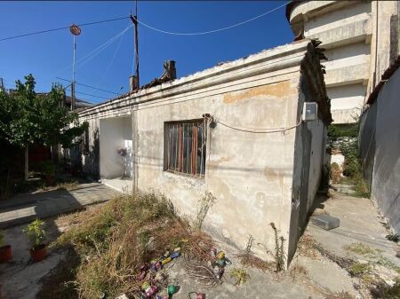 Kavaje, casa antica con terreno, un po' dalla passeggiata "Josif Budo", Kavaje