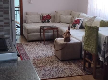3+2, furnished, with parking, near the red school, 500 euros