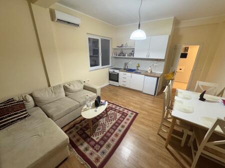 Super apartament 2+1 për qira më 21 Dhjetor përballë hotel Mondiali