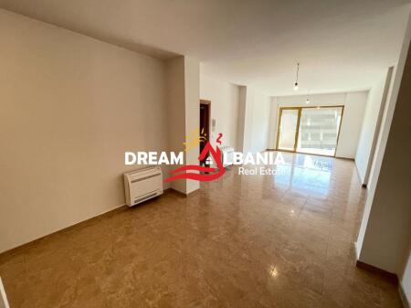 Apartament 3+1 me 2 tualete ne shitje ne Bllok, prane Sky Tower ne Tirane. (ID 4131454)