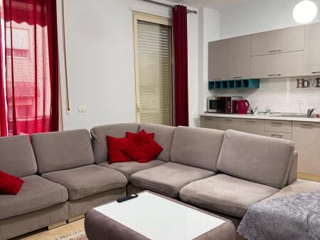 2+1, arredato con parcheggio, al lago secco.650 euro