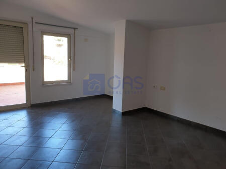 Apartament 4+1 për qira tek Liqeni i Thate