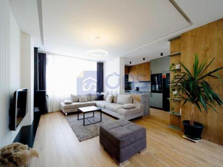 Apartament 2+1 për qira në Komuna Parisit.