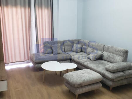 Një apartament 1+1 jepet me qera në Astir.