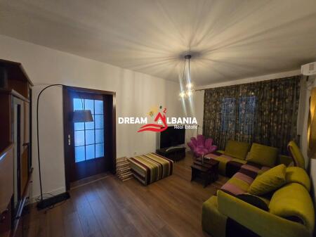 In affitto appartamento/Duplex 4+1+3WC – Via delle Barricate, vicino alla scuola "Lidhja e Prizrenit" (ID 4239088)