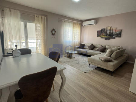 Apartament 2+1 për qira në Fresk