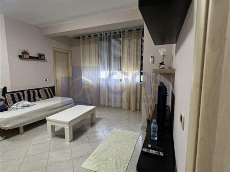 Apartament 2+1 për qira te Sheshi Willson