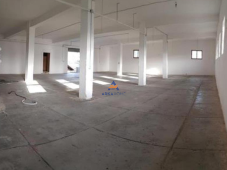 AFFITTASI MAGAZZINO 600M2 + 500M CORTILE "A TUFINË".