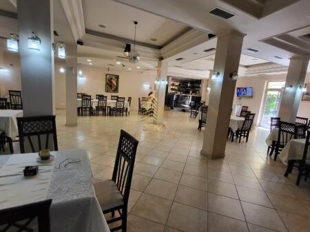 Për qira, Ambient Biznesi (bar-restorant), Kinostudio.