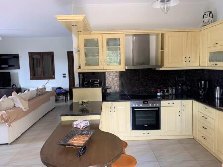 Appartamento in affitto 2+1 a Bllok (ID B221325) Tirana.