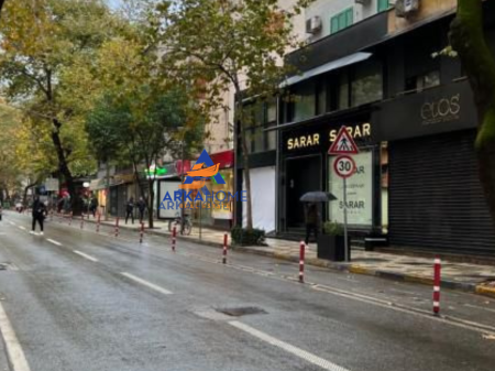 AFFITTASI SPAZIO DI 30M2 SU VIA "MYSLYM SHYRI".