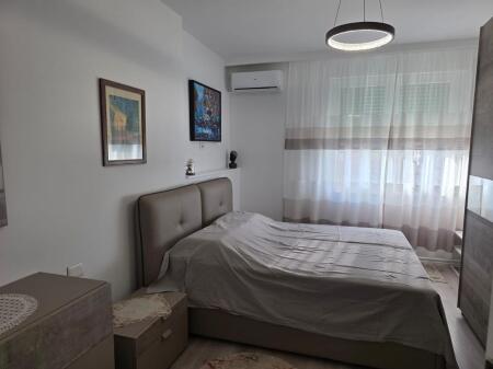 Si offre un appartamento 1+1 + parcheggio in Via Elbasan!
