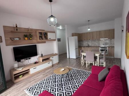 Jepet me qera apartament 1+1 ne komplekin "Green City" ne Astir.