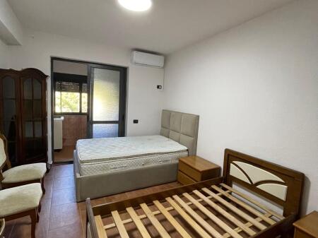 Jepet me qera apartament 1+1 te 21 Dhjetori