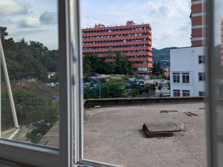 Jepet me qera  apartament 2+1 prane Liqenit Artificial
