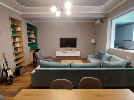 AFFITTASI CASA PRIVATA SU 3 PIANI "ALLA SCUOLA DI BALLO, CENTRO" 1200 EURO