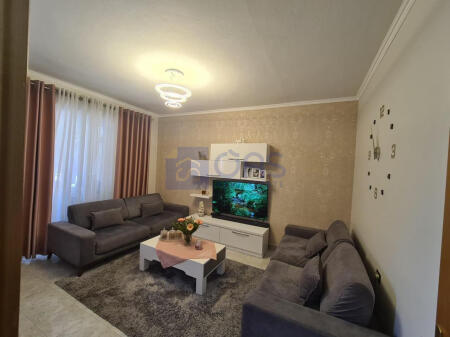 Jepet me qera apartment 1+1 te rruga Bardhyl