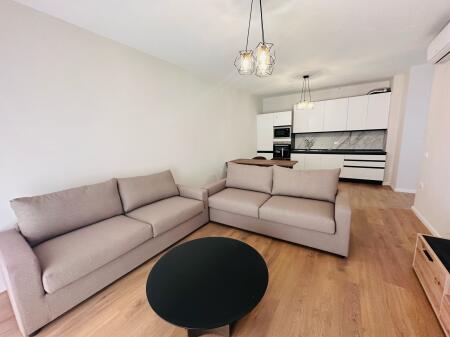 2+1, arredato con parcheggio, al trio tower don bosko,650 euro