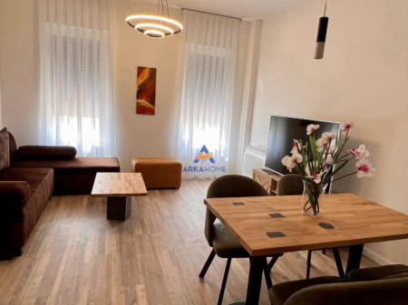 AFFITTASI APPARTAMENTO 2+1+VERANDA "AL NUOVO BOULEVARD, VIA JORDAN MISJA" 800 EURO.