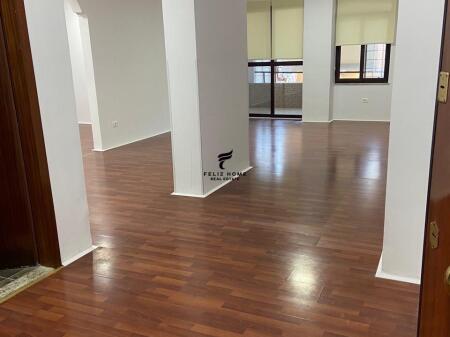 UFFICIO IN AFFITTO 120 M2 BLLOKU 1400 EURO