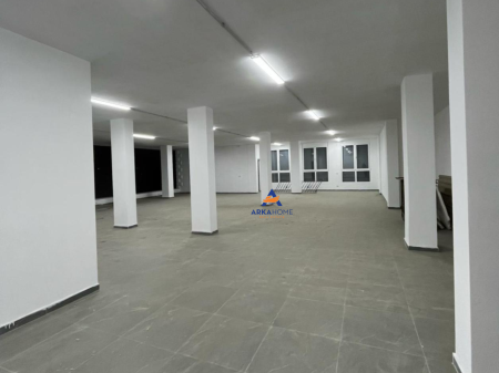 LOCALE COMMERCIALE IN AFFITTO 230M2 "A PASKUQAN" 800 EURO.