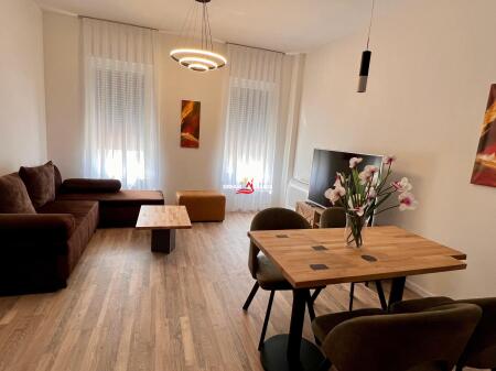Jepet me qera apartament 2+1+2+verande ne Bulevardin e Ri prane Kompleksit Marga (ID 42215323)