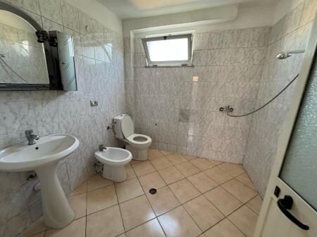  QERA Apartament 1+1  Selite, Prane Universitetit "Marin Barleti" 