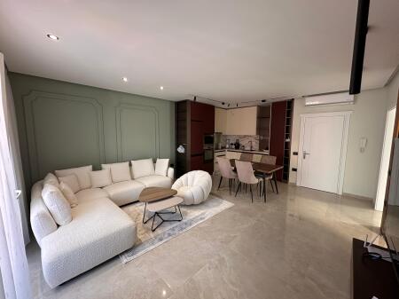 Jepet me qira apartament 2+1 + parking – Green City, Astir   Çmimi: 750 € / muaj