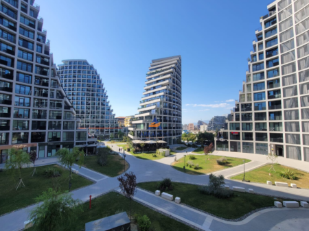 UFFICIO IN AFFITTO 127,5M2 PRESSO "LAKEVIEW RESIDENCE" 2200EURO (POSTO AUTO INCLUSO).
