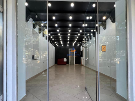 NEGOZIO IN AFFITTO 45M2 "A BRRYLI, VIALONE BAJRAM CURRI" 85000 LEKE