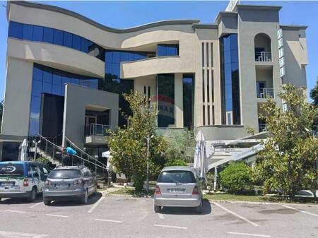 Shitet Hotel në Vaqarr, Kombinat ID: 530571004-1