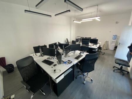 UFFICIO IN AFFITTO 133 M2 SQUARE 21 950 EURO
