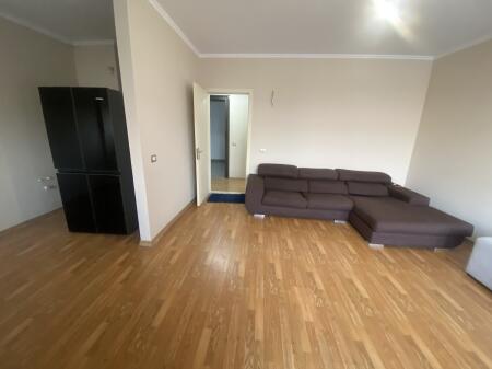 2+1, vuoto per ufficio presso hotel Marinaj Astir, 700 euro trattabili