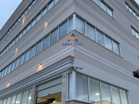 VENDESI IN AFFITTO 3000M2 " A PEZE" 4500 EURO