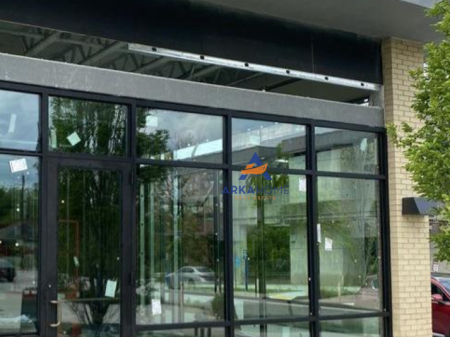 LOCALE COMMERCIALE IN AFFITTO 100M2 "ZOGU I ZI, FOLEJA E GJELBER" 1500 EURO.