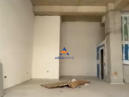 LOCALE IN AFFITTO 50M2 "ZOGU I ZI" 1500 EURO.