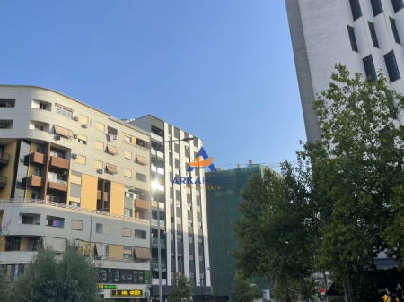 NEGOZIO IN AFFITTO SULLA STRADA "UNAZA E RE" 1500 EURO.