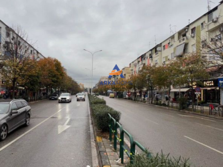 SHITET DYQAN BUZE RRUGE TE "RRUGA MUHAMET GJOLLESHA , 21 DHJETORI" 250.000 EURO
