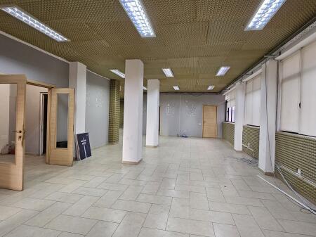 In affitto 320 m² di spazio per uffici in Via Elbasan,