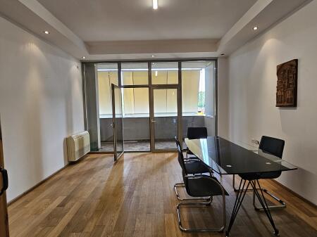 Ufficio in affitto vicino alla Guardia 132 m2 con facciata in vetro