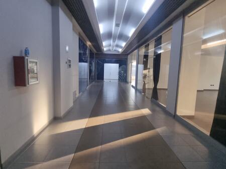 AMBIENTE COMMERCIALE IN AFFITTO 1000 M2 VETRERIA 10.000 EURO