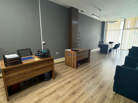 LOCALE IN AFFITTO 60M2 "VIA KAVAJES, CONDOR CENTER" 800 EURO