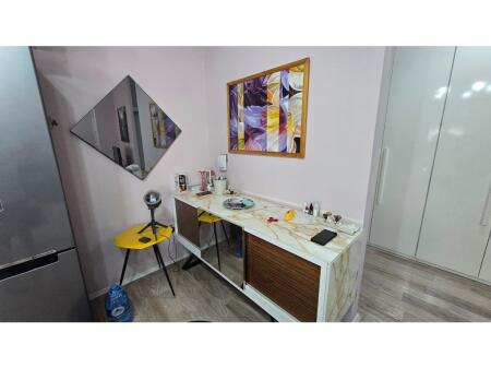 VENDESI APPARTAMENTO MODERNO ALLA COMUNA DI PARIGI
