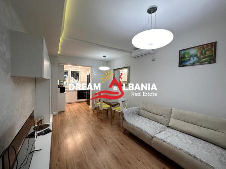 Shitet kati i 2 i nje Vile+Dyqan ne zonen e Kinostudios prane shkolles Gjon Buzuku, Tirane (ID 4141027)