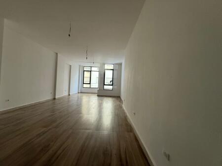 UFFICIO IN AFFITTO 72M2 STRADA DI DURRES 1.300 EURO