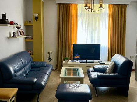 JEPET APARTAMENT ME QERA 2+1 "RRUGA SULEJMAN PASHA ,QENDER" 750 EURO.(PARKIMI I PERFSHIRE).