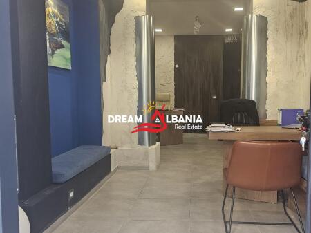 Dyqan ne shitje ne Qender rruga e Bogdaneve (ID 4171596).